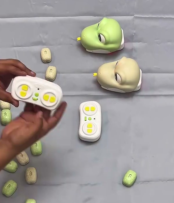 Controle branco com botões amarelos do jogo de cobrinha